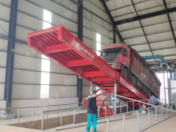 常規(guī)后翻卸車(chē)機(jī)B